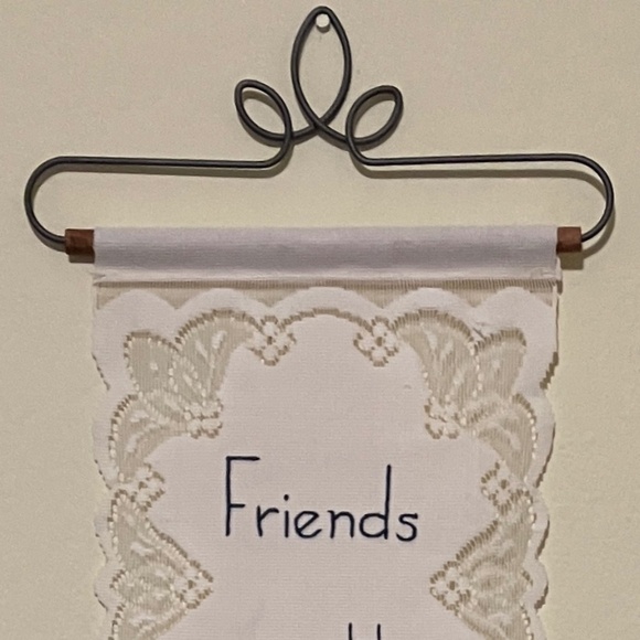 Lace Cloth “Friends” Hanging Banner - Picture 3 of 6